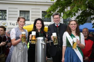 Der Bierbrunnen in München sprudelte